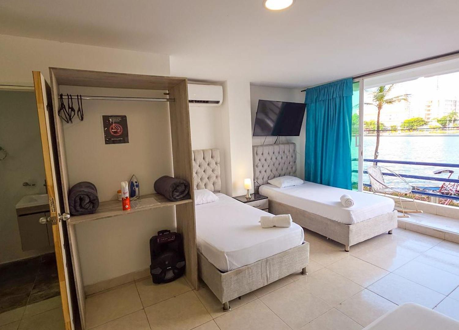 Apartahotel Estudios El Laguito Marina Del Rey 4*